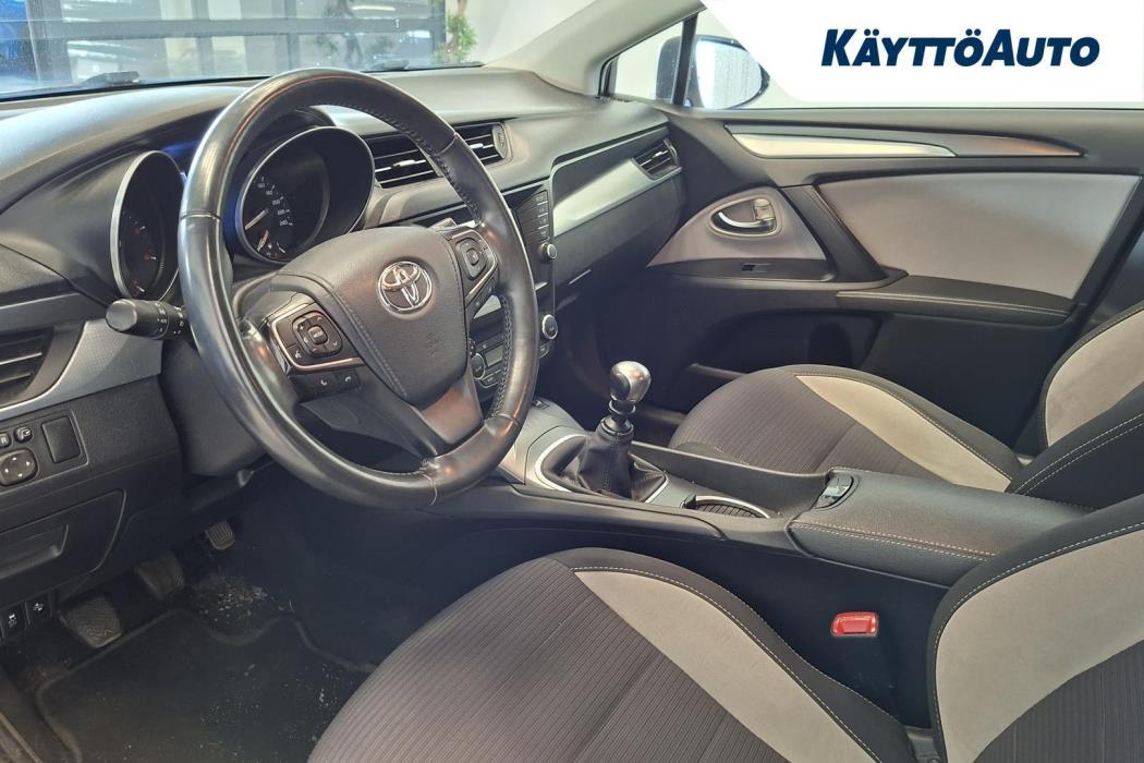 TOYOTA Avensis 2016