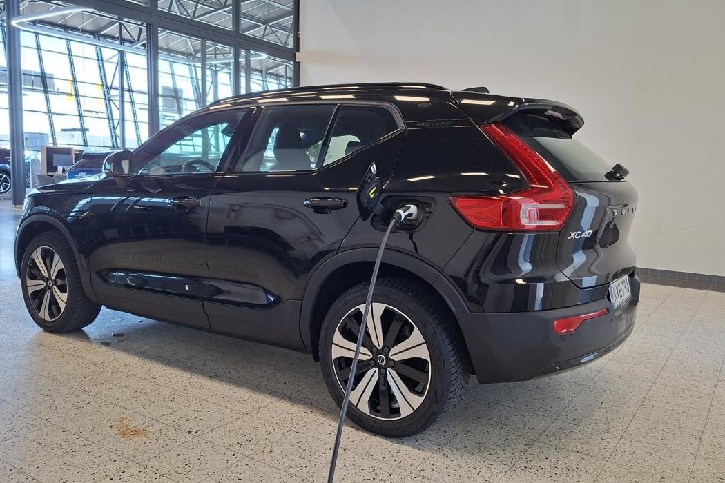 VOLVO XC40 2023