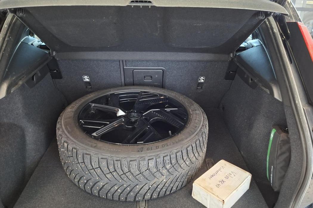VOLVO XC40 2023