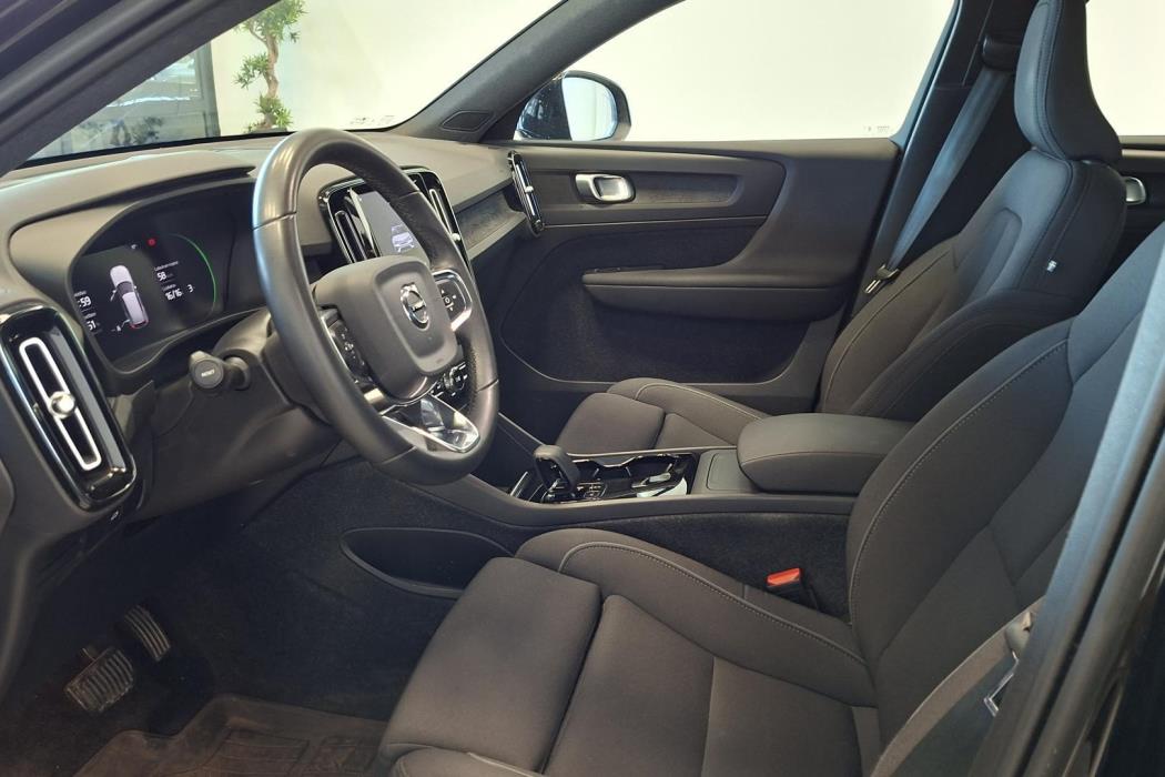 VOLVO XC40 2023