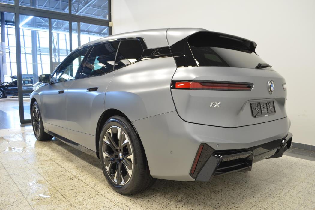 BMW iX 2025