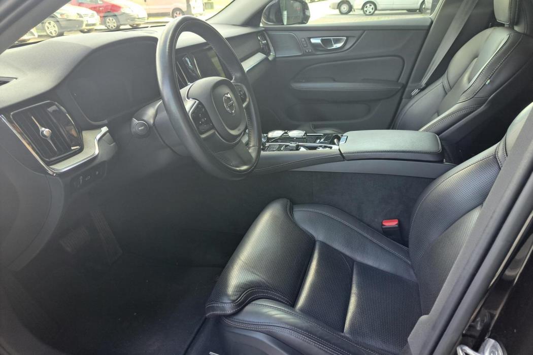 VOLVO V60 2022