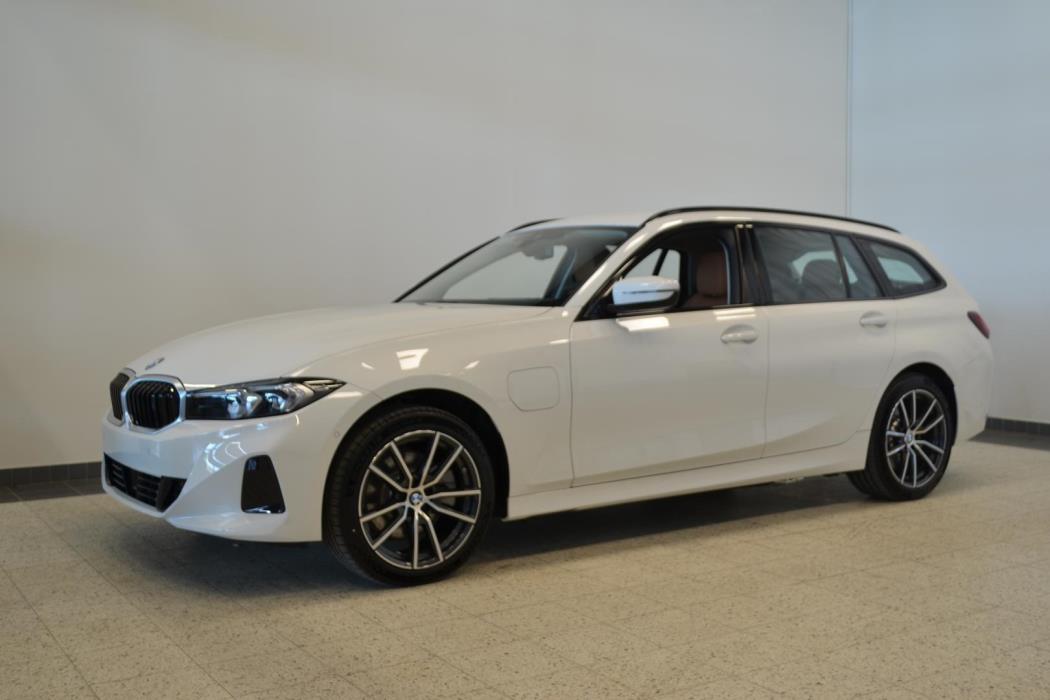 BMW 330 2026