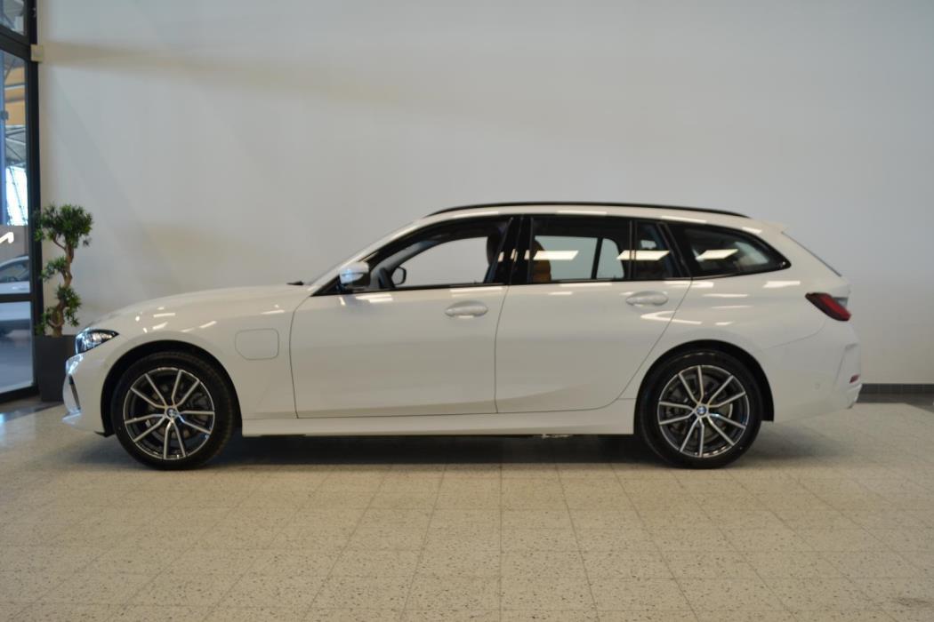 BMW 330 2026