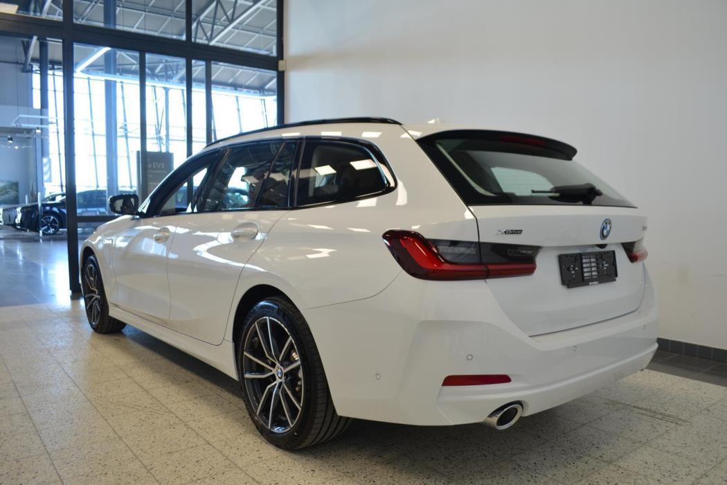 BMW 330 2026