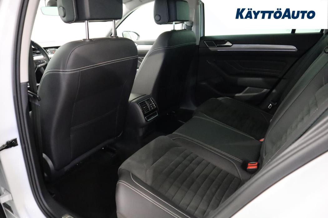 VOLKSWAGEN Passat 2024