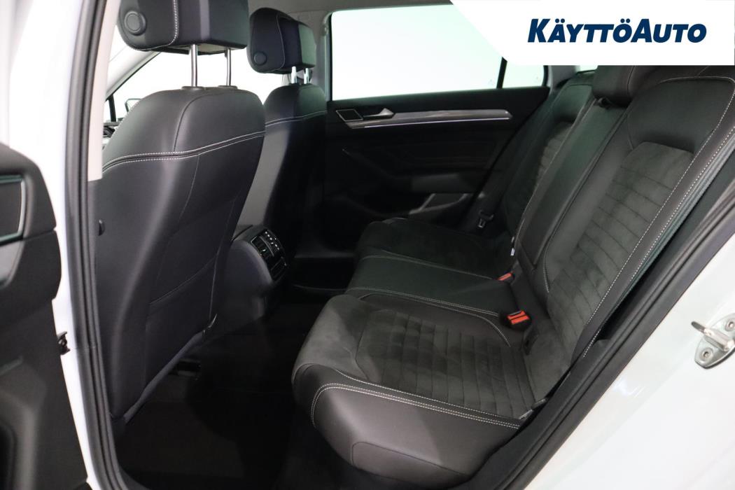 VOLKSWAGEN Passat 2024