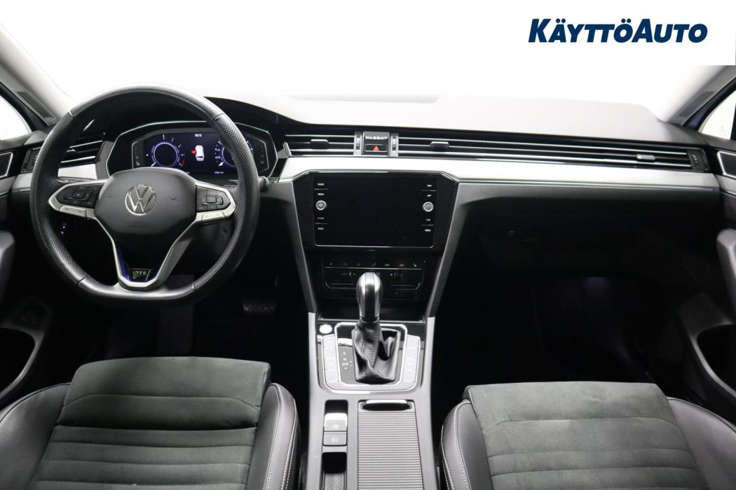 VOLKSWAGEN Passat 2024