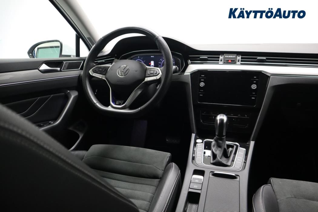 VOLKSWAGEN Passat 2024