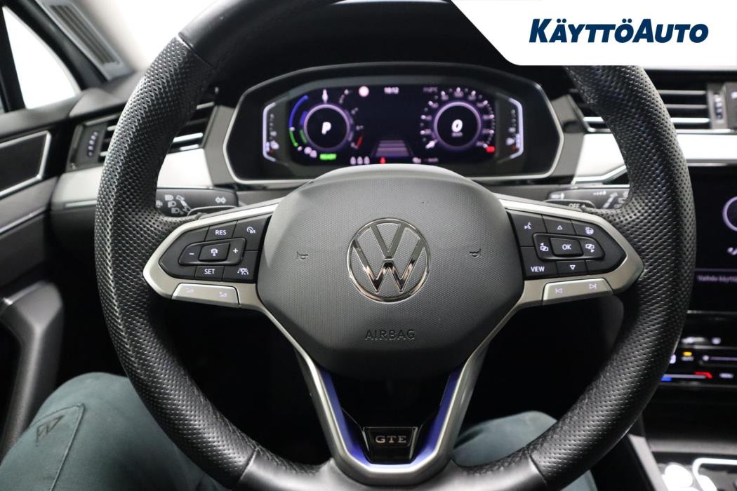 VOLKSWAGEN Passat 2024