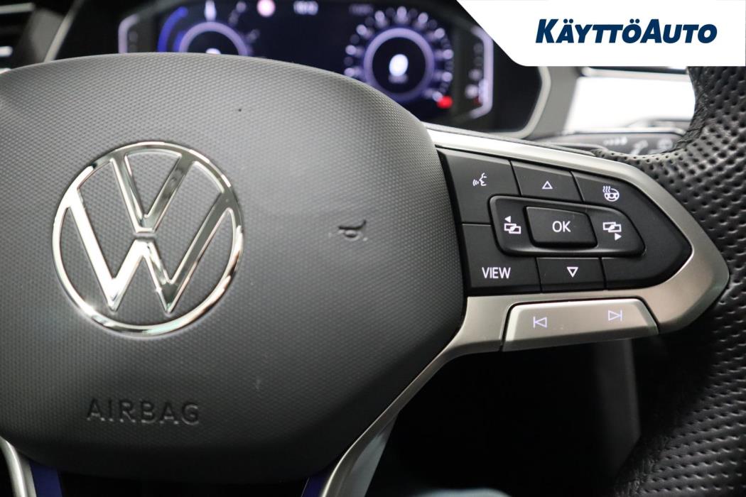 VOLKSWAGEN Passat 2024