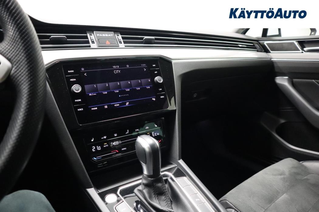 VOLKSWAGEN Passat 2024