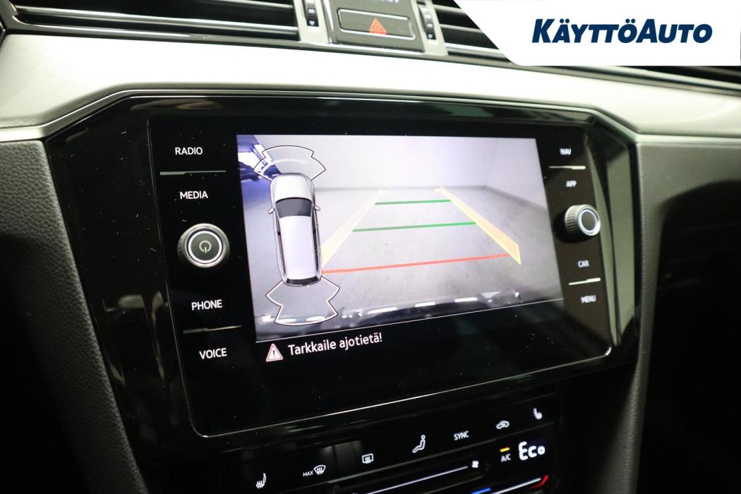 VOLKSWAGEN Passat 2024