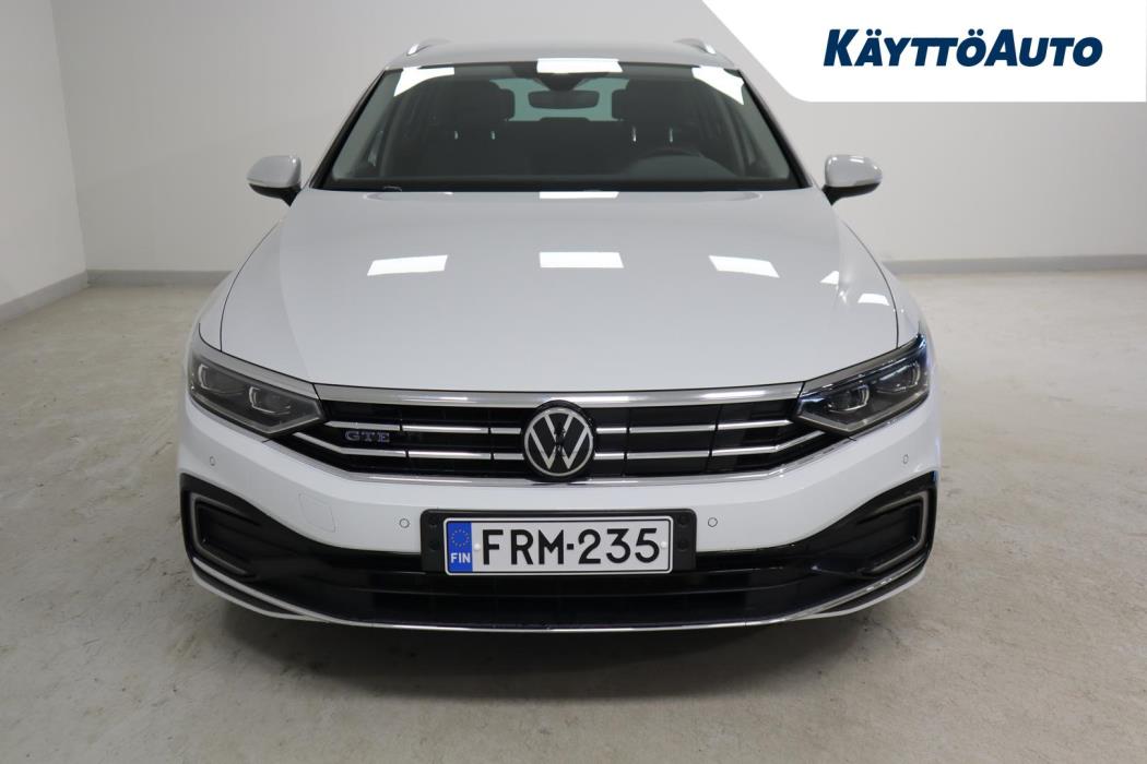 VOLKSWAGEN Passat 2024
