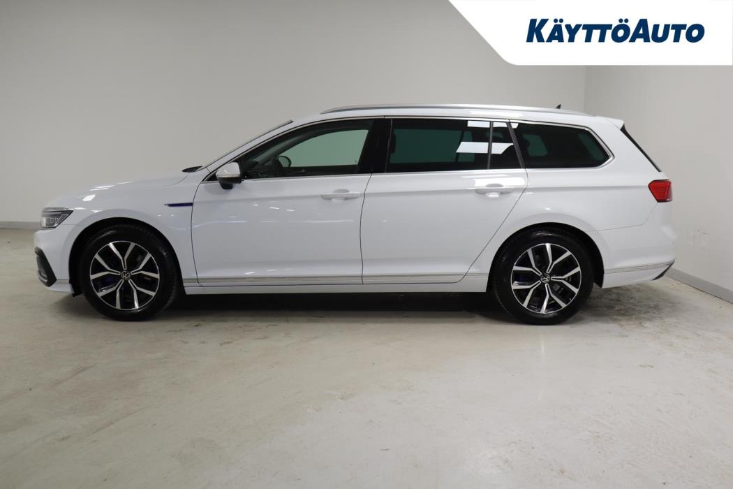 VOLKSWAGEN Passat 2024