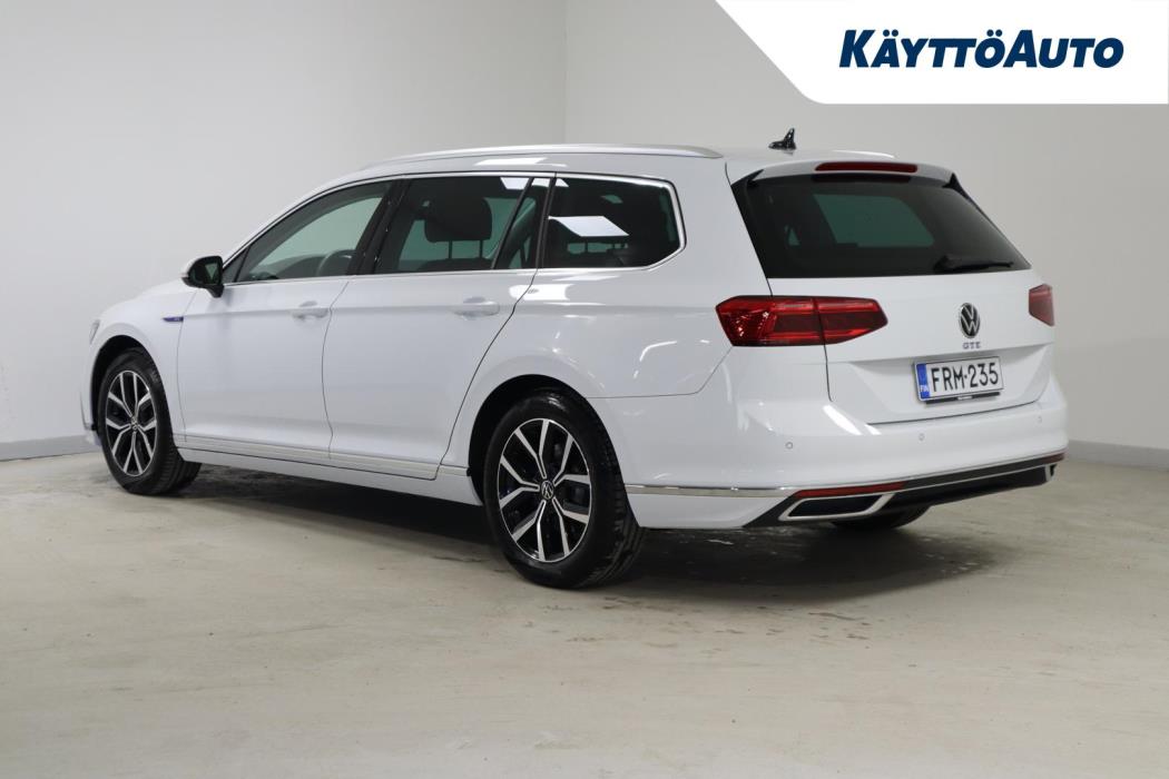 VOLKSWAGEN Passat 2024