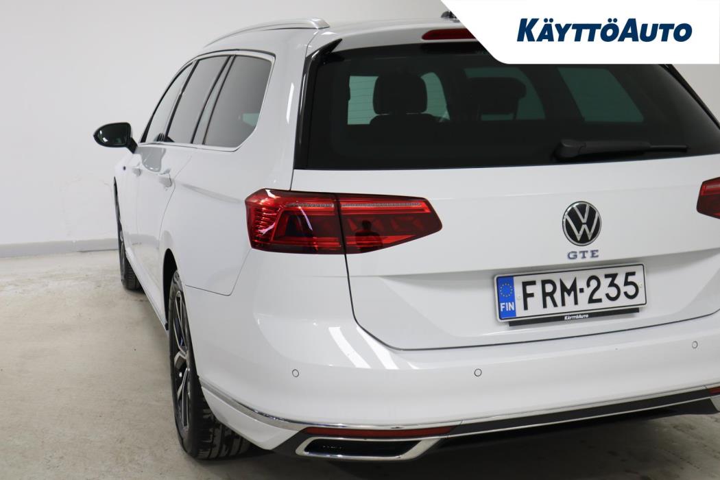 VOLKSWAGEN Passat 2024