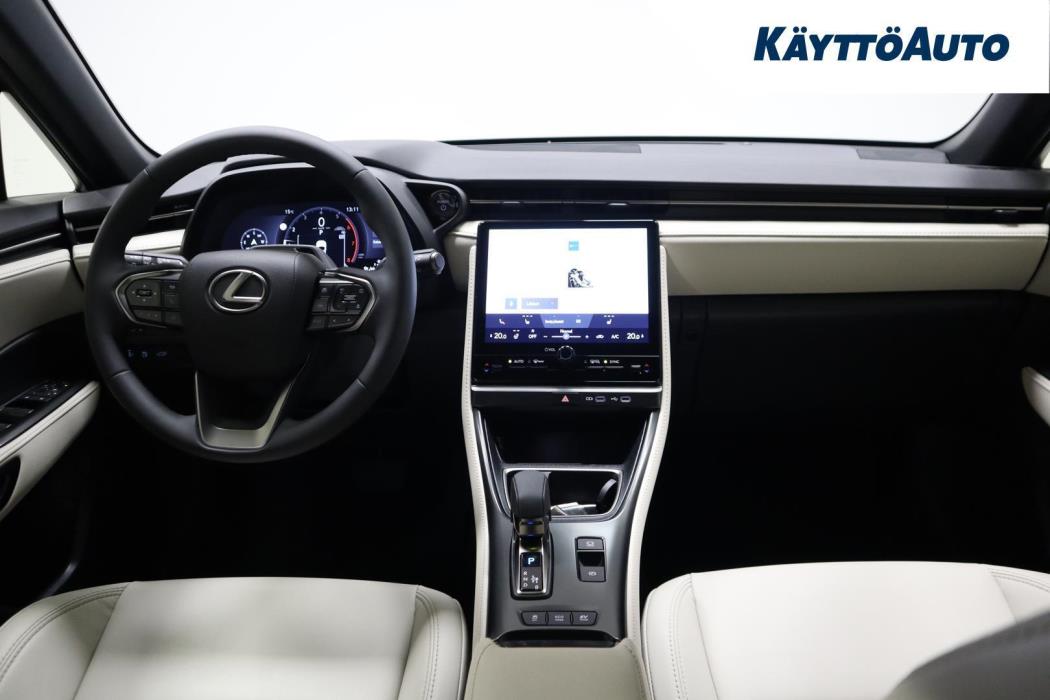 LEXUS LBX 2025