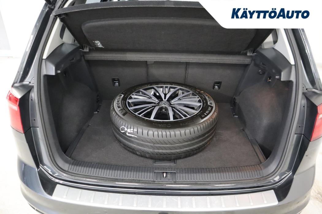 VOLKSWAGEN Golf Sportsvan 2016