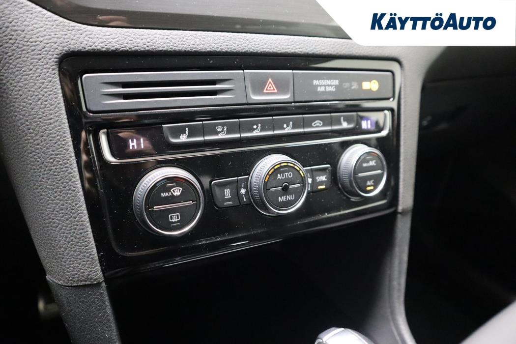 VOLKSWAGEN Golf Sportsvan 2016