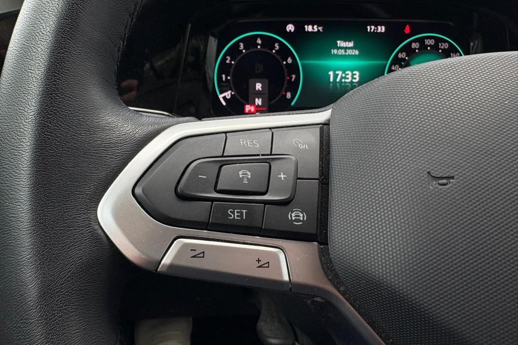 VOLKSWAGEN Golf 2024
