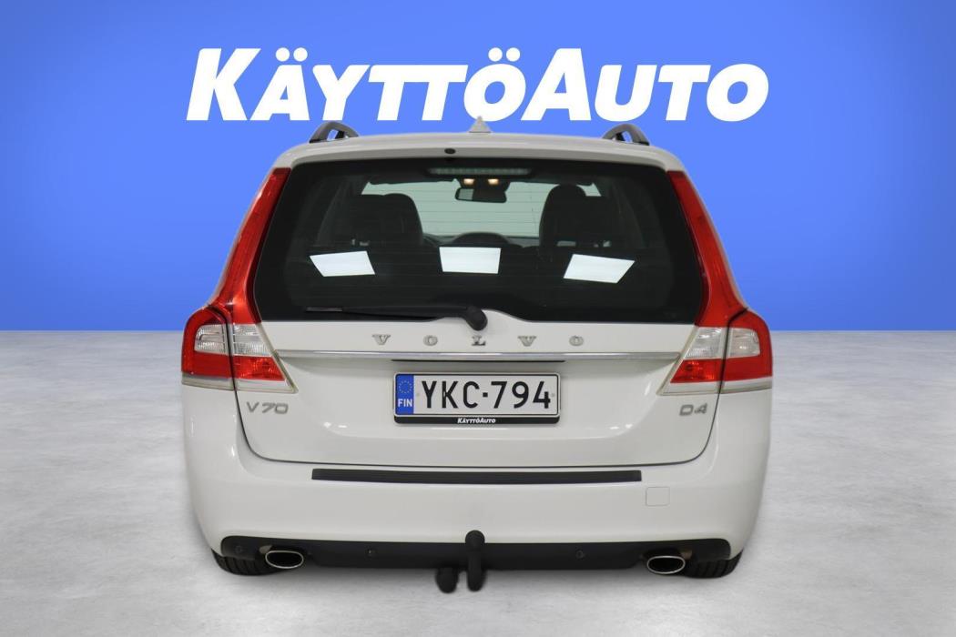 VOLVO V70 2015