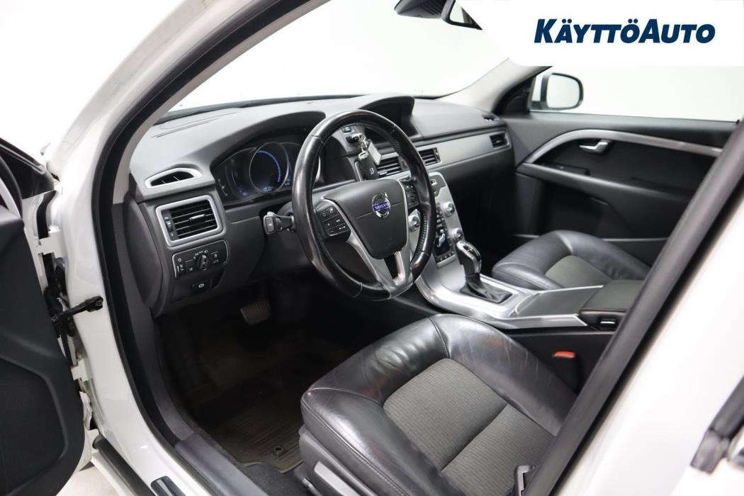 VOLVO V70 2015