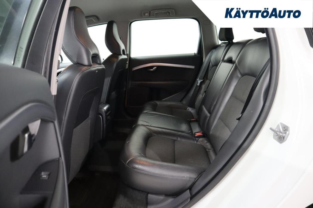 VOLVO V70 2015