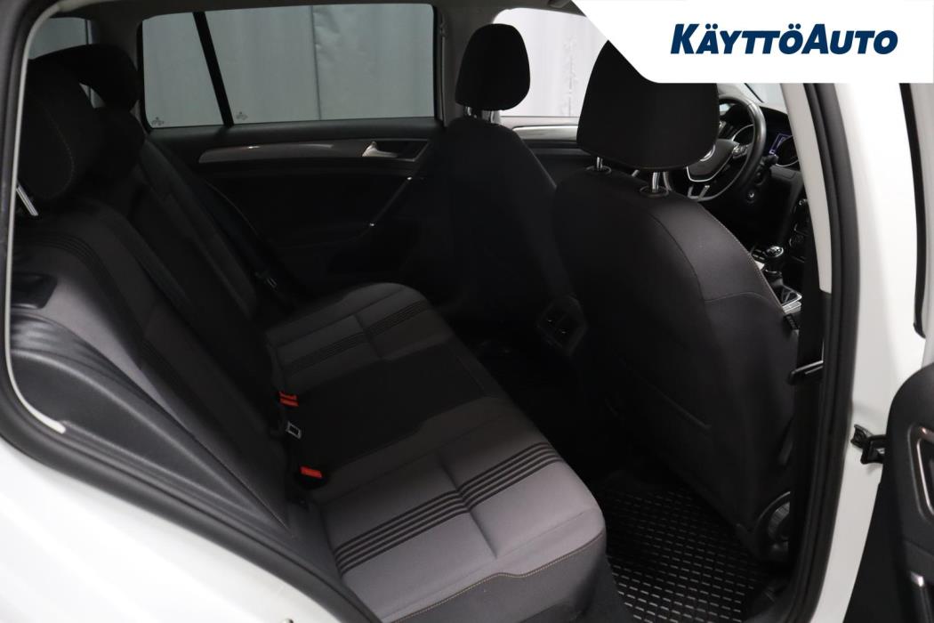 VOLKSWAGEN Golf 2016