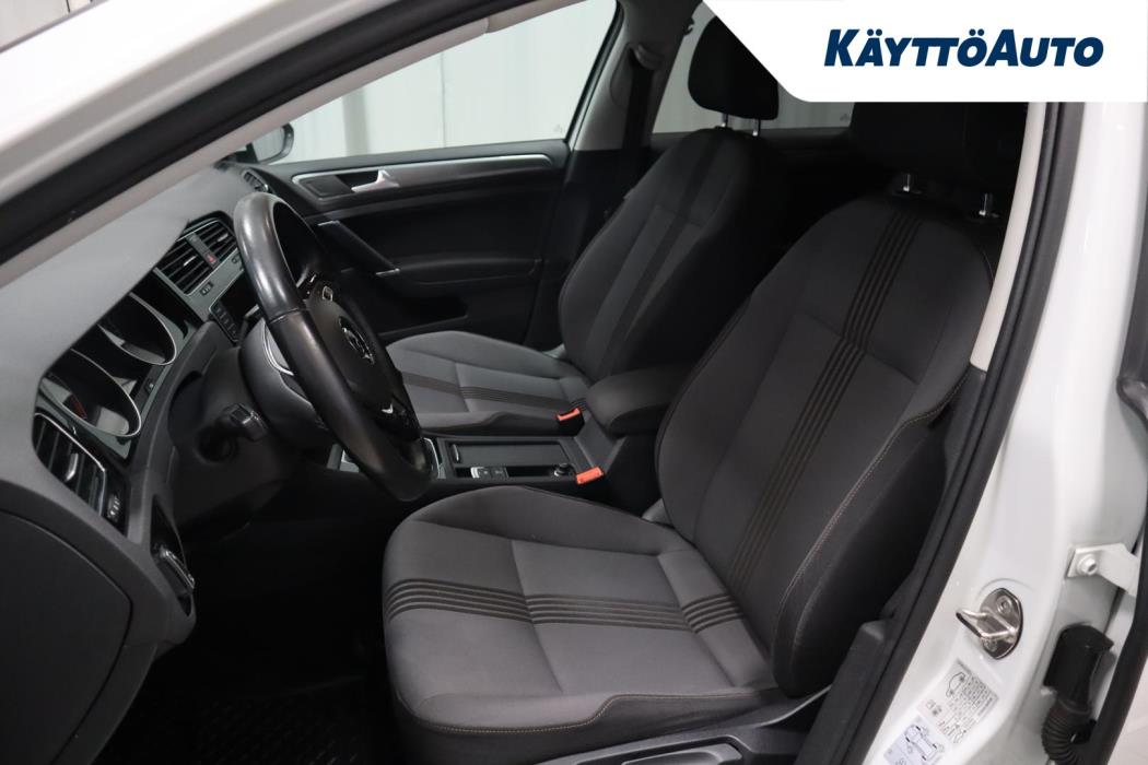 VOLKSWAGEN Golf 2016