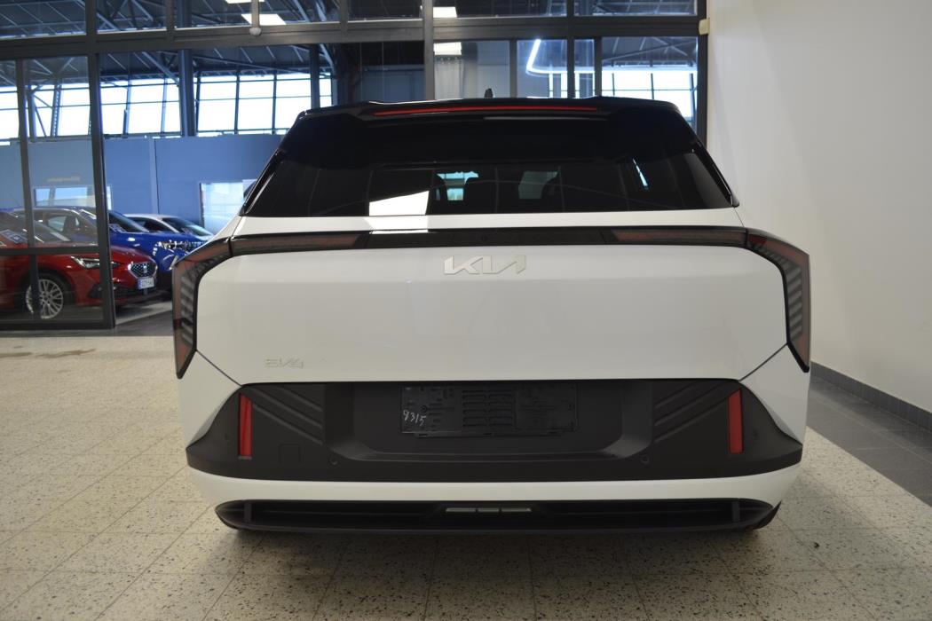 KIA EV4 2026