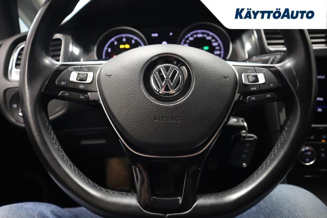 VOLKSWAGEN Golf 2020