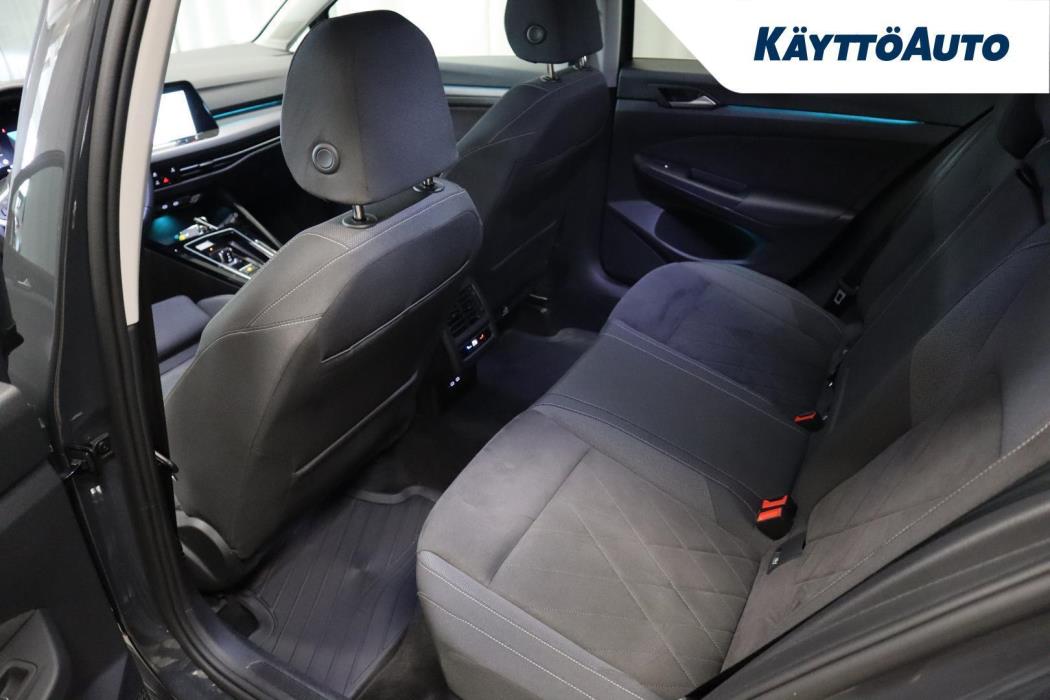 VOLKSWAGEN Golf 2023