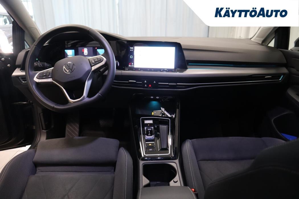 VOLKSWAGEN Golf 2023