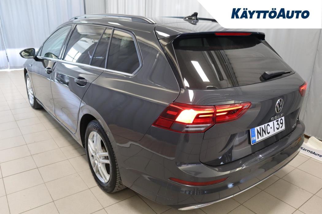 VOLKSWAGEN Golf 2023