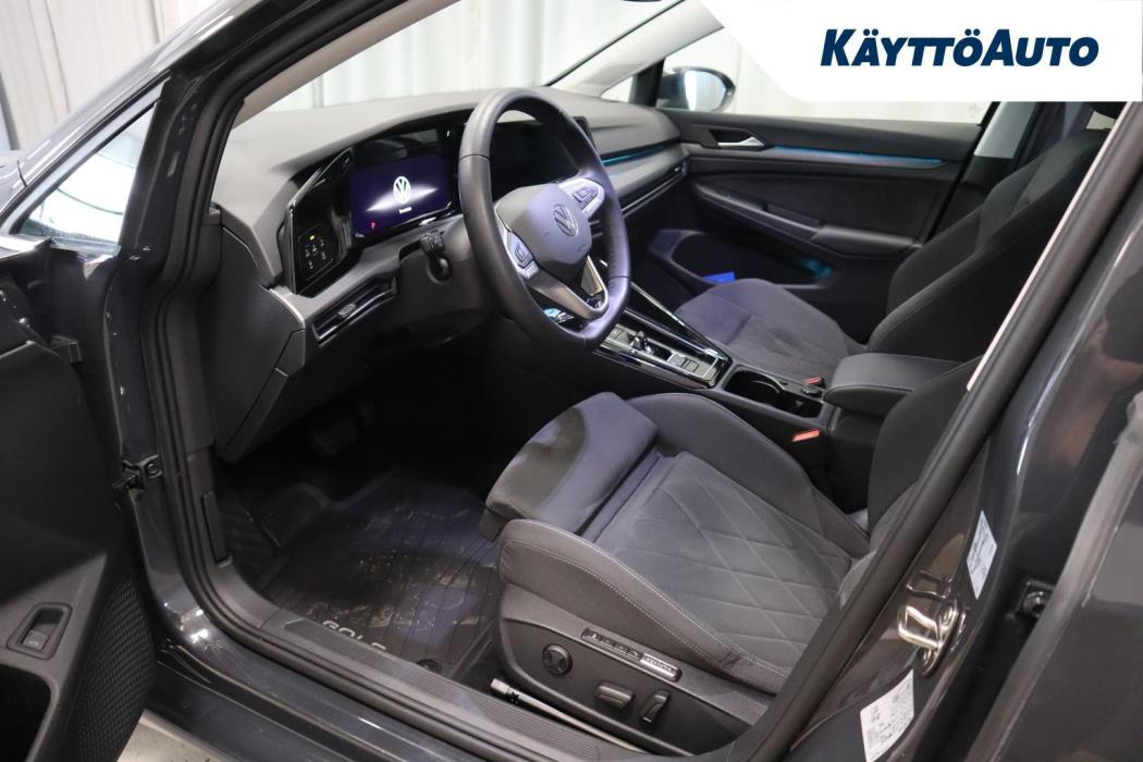 VOLKSWAGEN Golf 2023