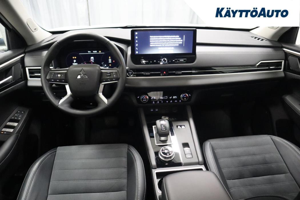 MITSUBISHI Outlander 2025