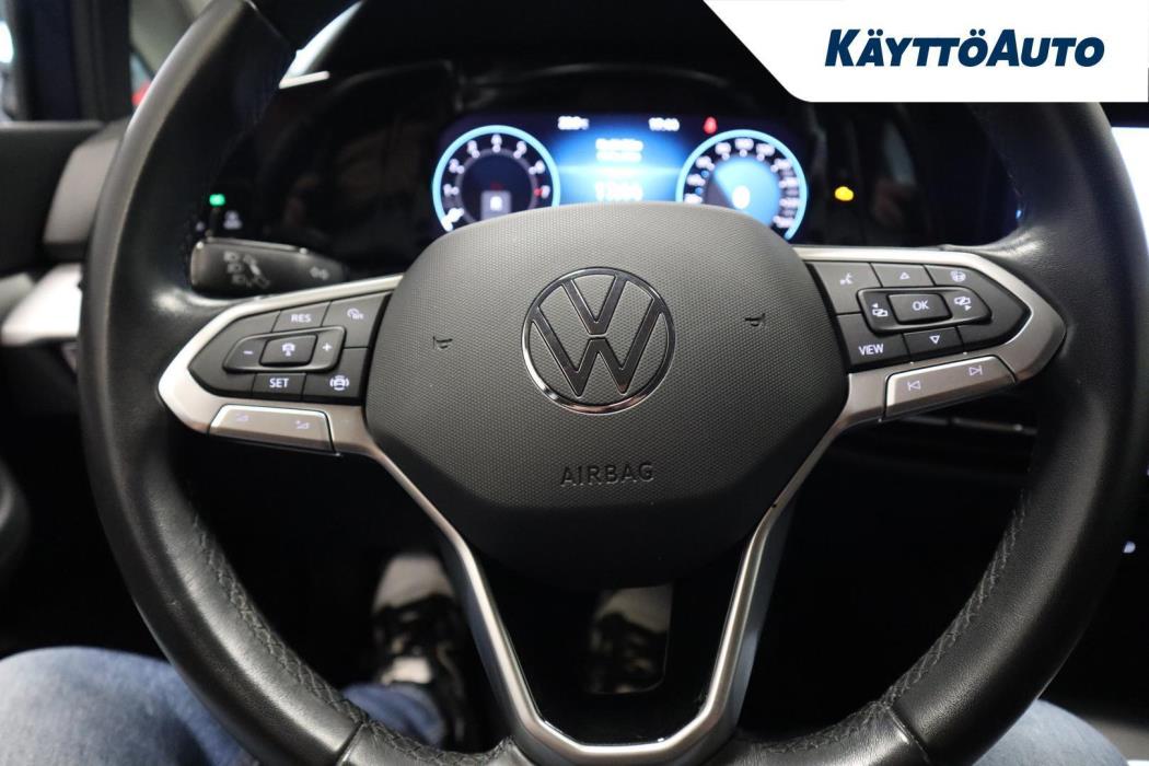 VOLKSWAGEN Golf 2023