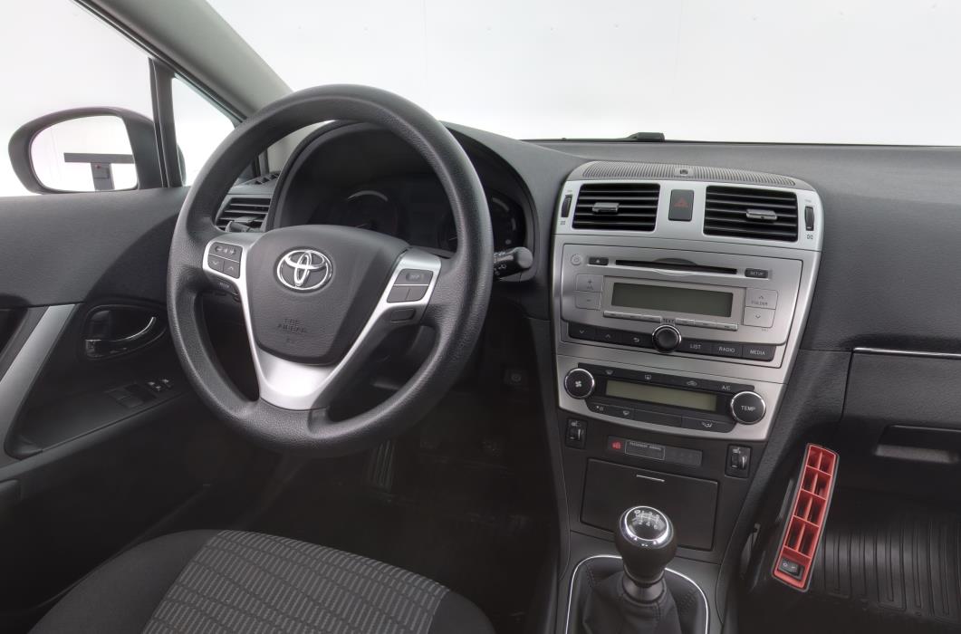TOYOTA Avensis 2015