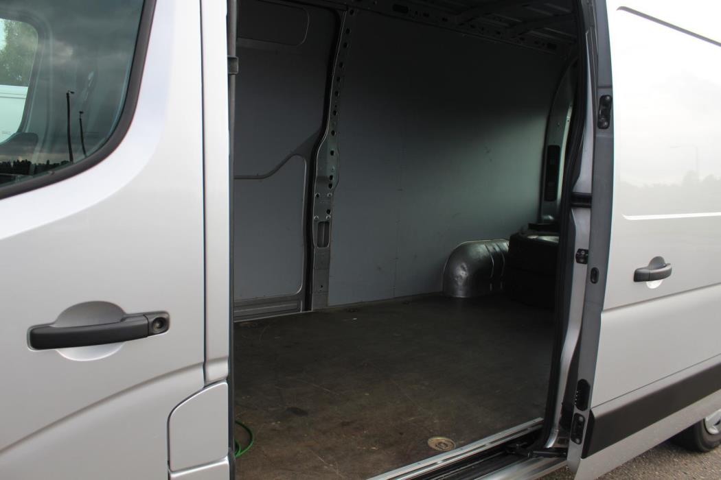 NISSAN NV400 2018