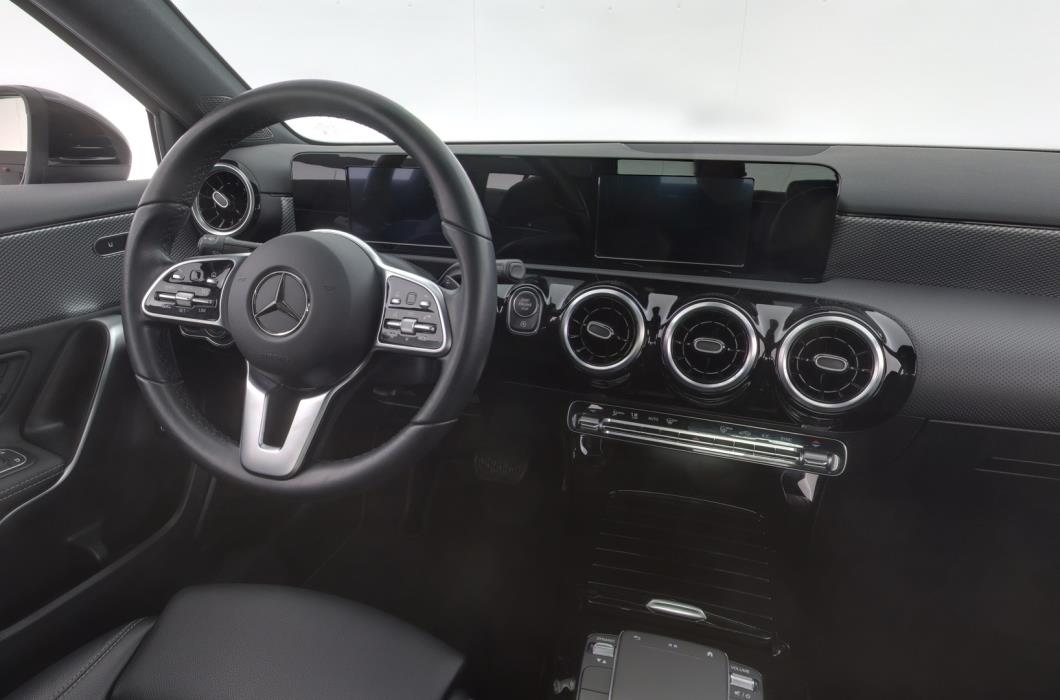 MERCEDES-BENZ A 2020