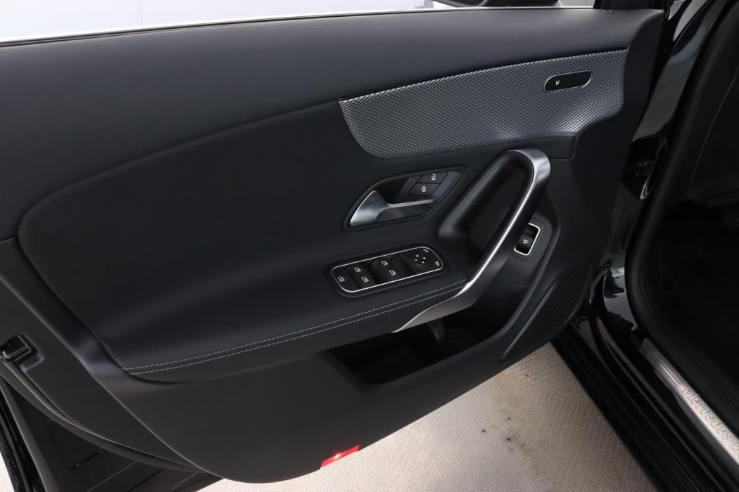 MERCEDES-BENZ A 2020