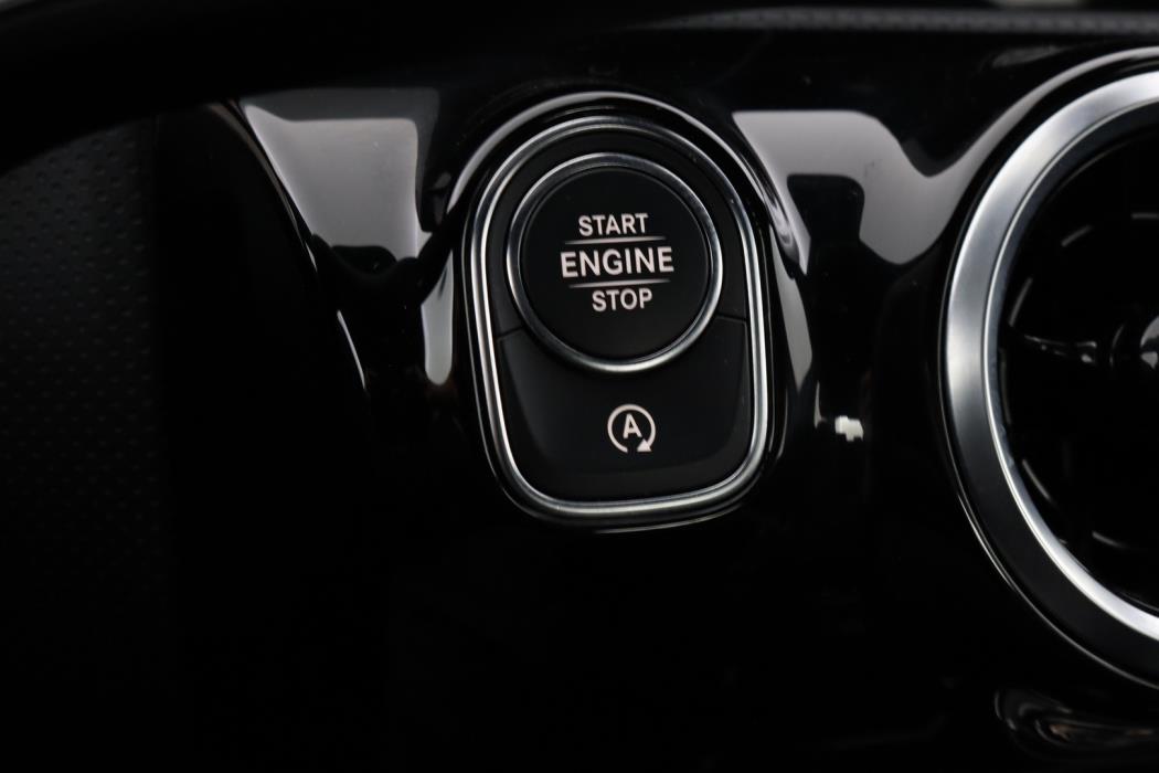 MERCEDES-BENZ A 2020