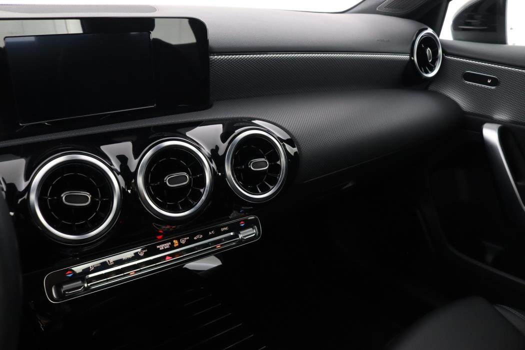 MERCEDES-BENZ A 2020