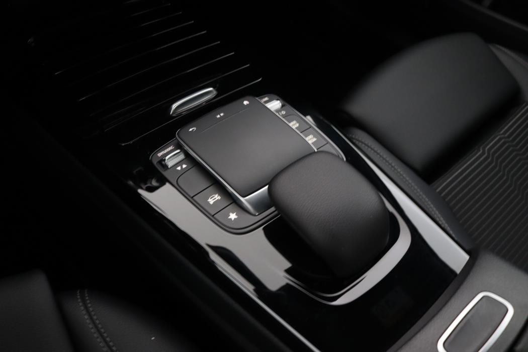 MERCEDES-BENZ A 2020