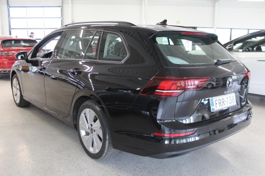VOLKSWAGEN Golf 2024