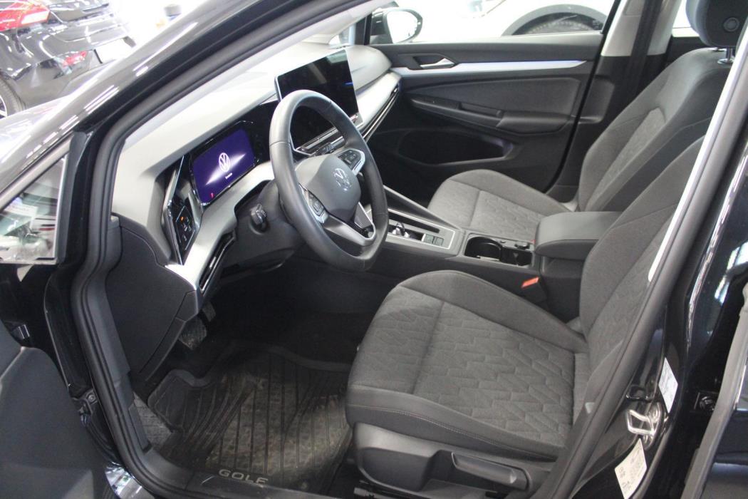 VOLKSWAGEN Golf 2024