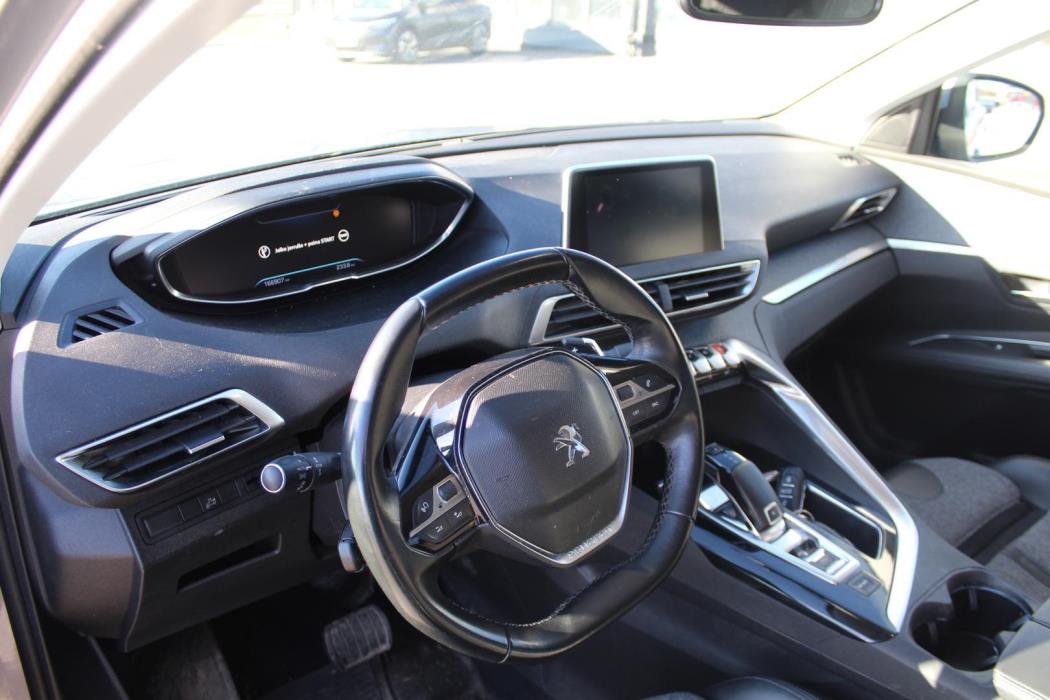 PEUGEOT 3008 2018