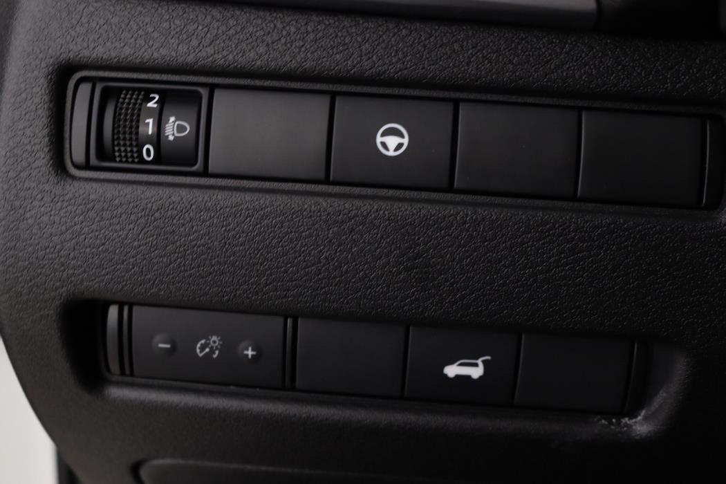 NISSAN X-Trail 2025