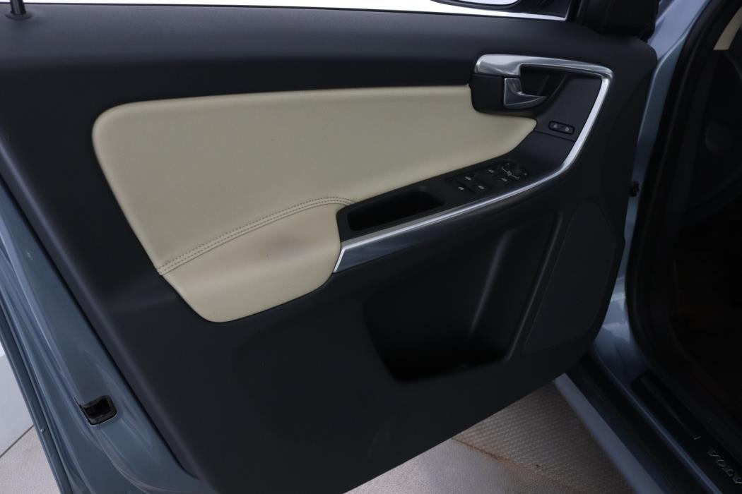 VOLVO XC60 2017